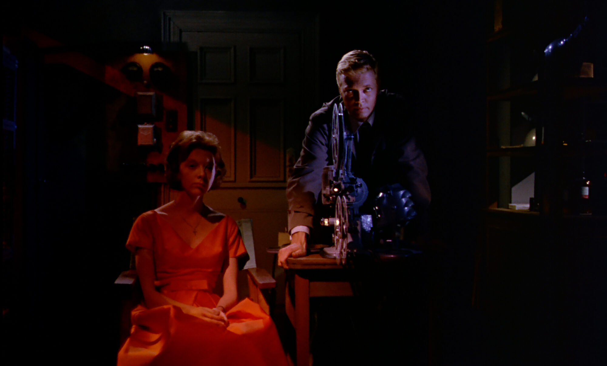 le voyeur image.jpeg